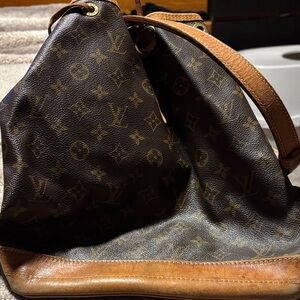 Louis Vuitton NOE bucket bag vintage & authentic nice women’s bag & good deal